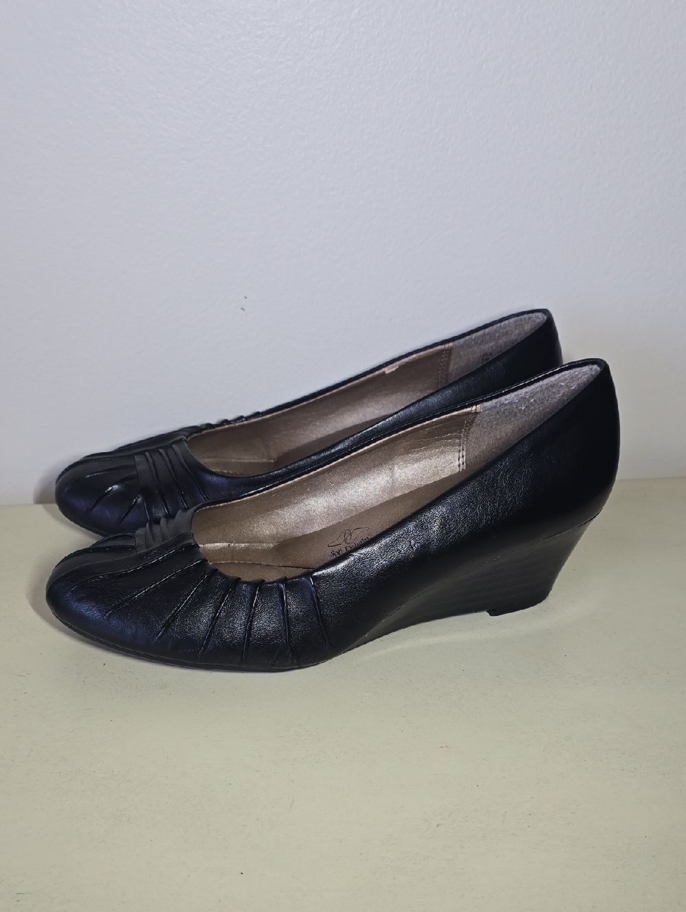 Soft Style Black Wedge Pumps with Pleated Toe